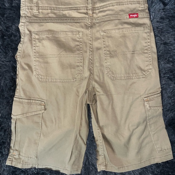 🔥NWT Wrangler Kids Tan Cargo Shorts - Picture 2 of 5